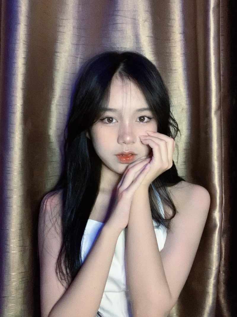 Gái xinh tiktok mặc váy ngắn tạo cảm giác tươi mới và nổi bật