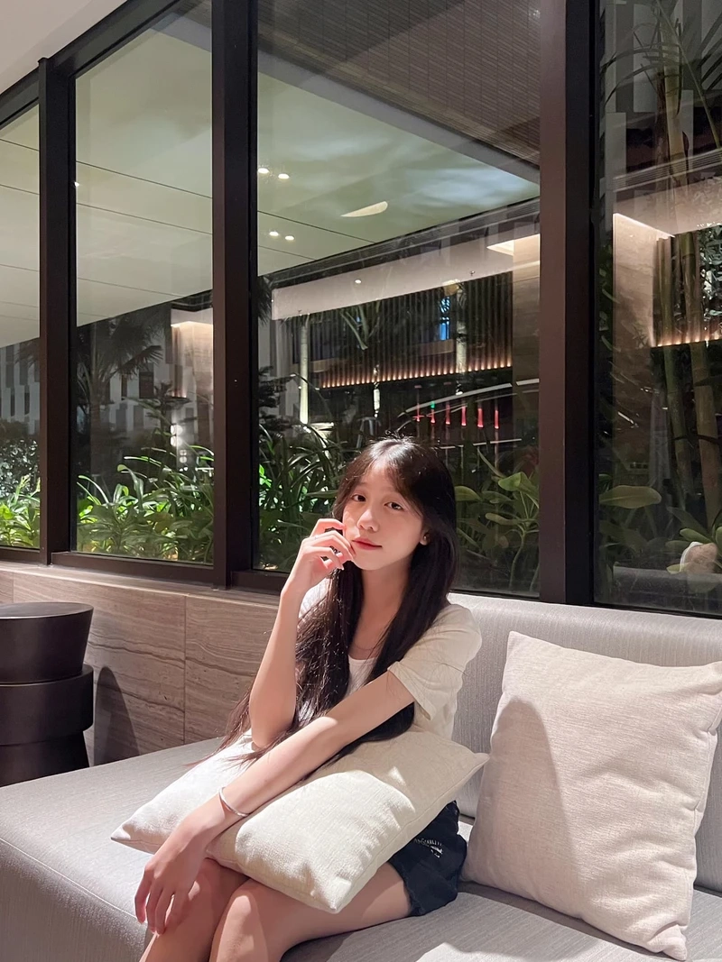 Ảnh mạng nữ chụp dáng ghi lại vẻ đẹp tự nhiên đầy hài hòa