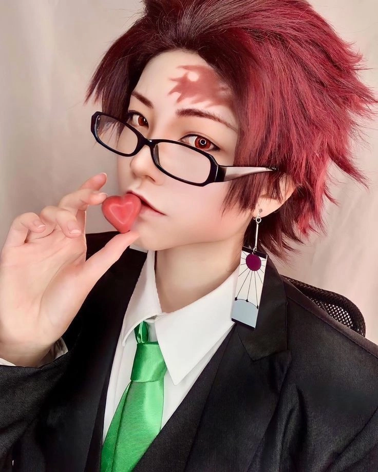 Tanjiro cosplay cute với biểu cảm đáng yêu đầy sức hút