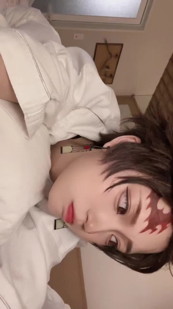 Tanjiro cosplay ngầu thể hiện thần thái kiếm sĩ diệt quỷ