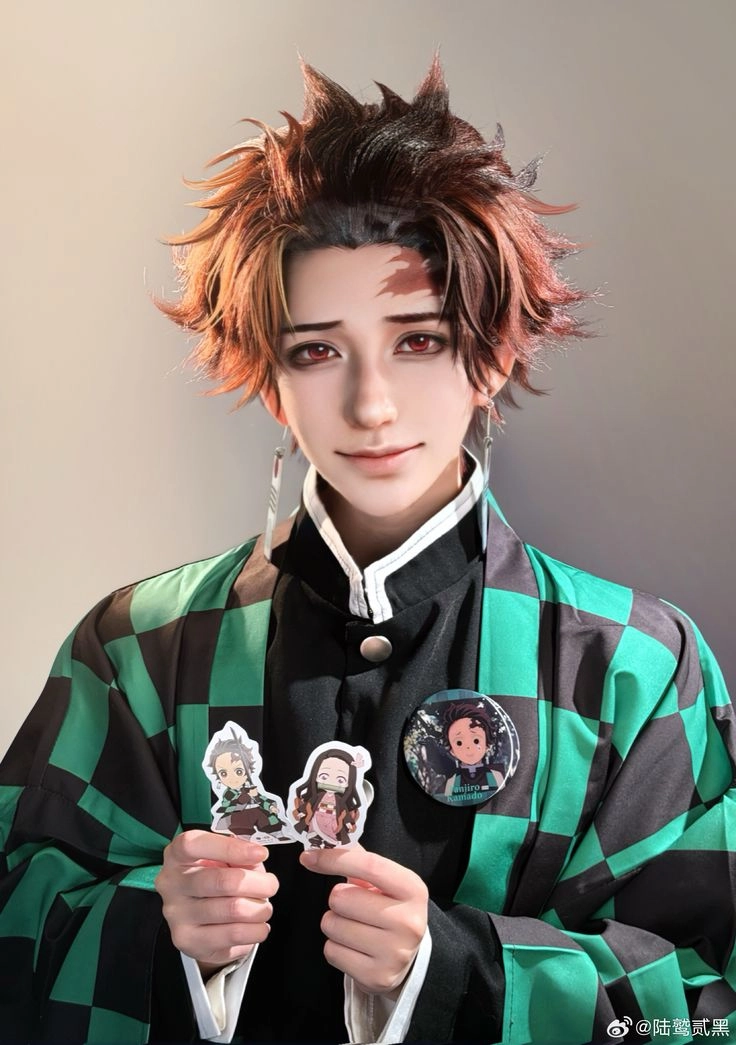 Tanjiro best cosplay khiến người xem ngỡ như nhân vật bước ra đời thật