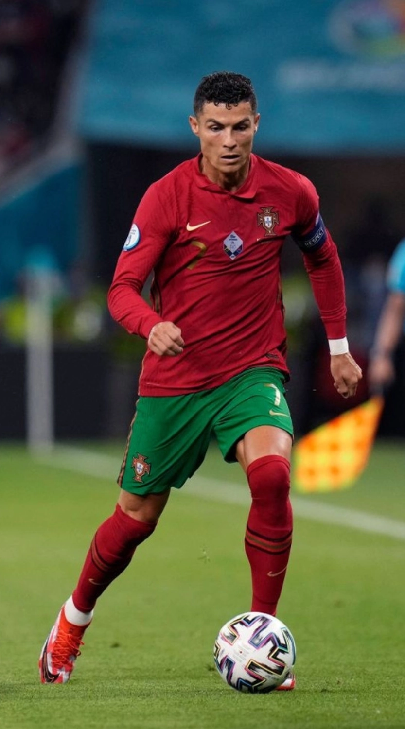 Ronaldo đẹp nhất với khoảnh khắc ấn tượng trên sân cỏ