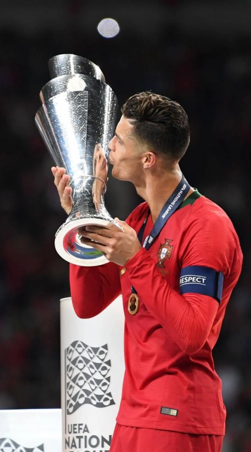 Ronaldo hình nền điện thoại siêu chất dành riêng cho fan