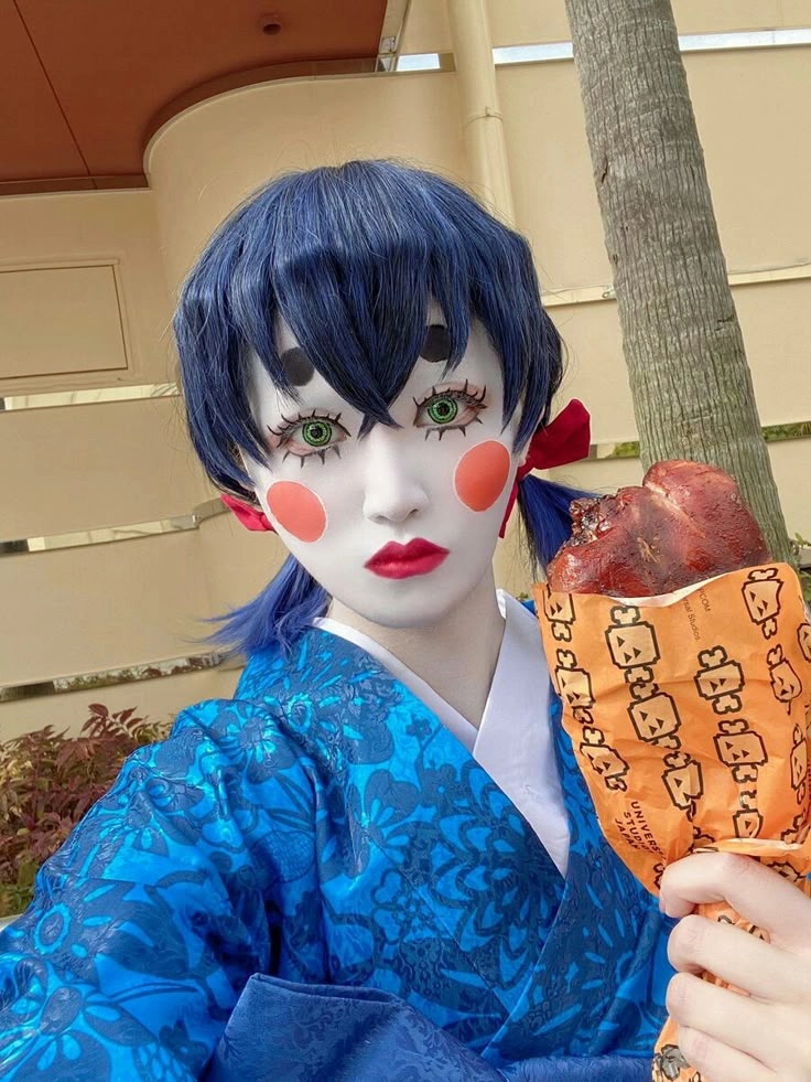 Cosplay Inosuke nữ đầy cá tính và độc đáo