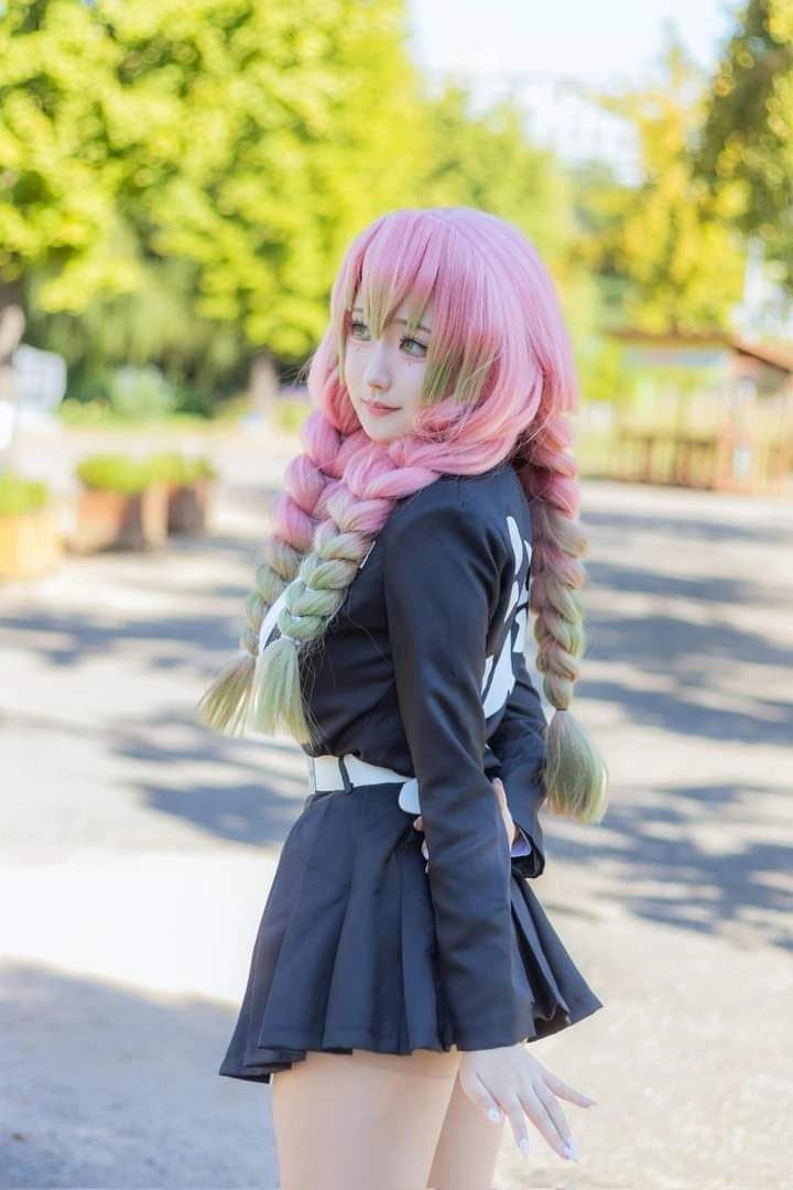 Mitsuri cosplay đầy quyến rũ và nổi bật