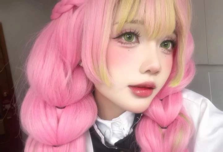 Cosplay Mitsuri bổ mắt với tạo hình cuốn hút