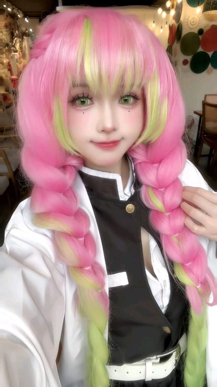 Luyến Trụ Mitsuri cosplay mang phong cách độc đáo