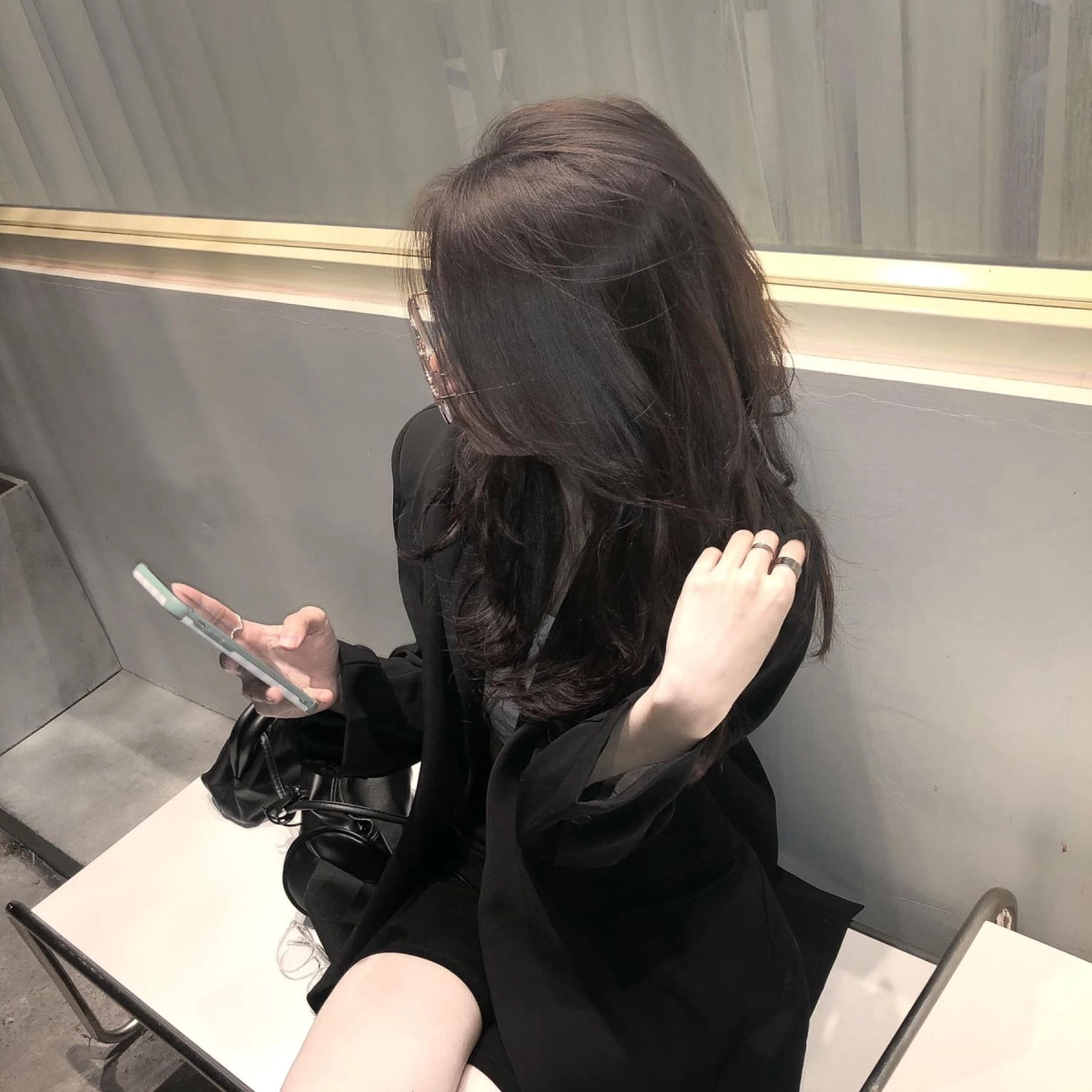 Ảnh đại diện ngầu cho nữ thể hiện cá tính mạnh mẽ