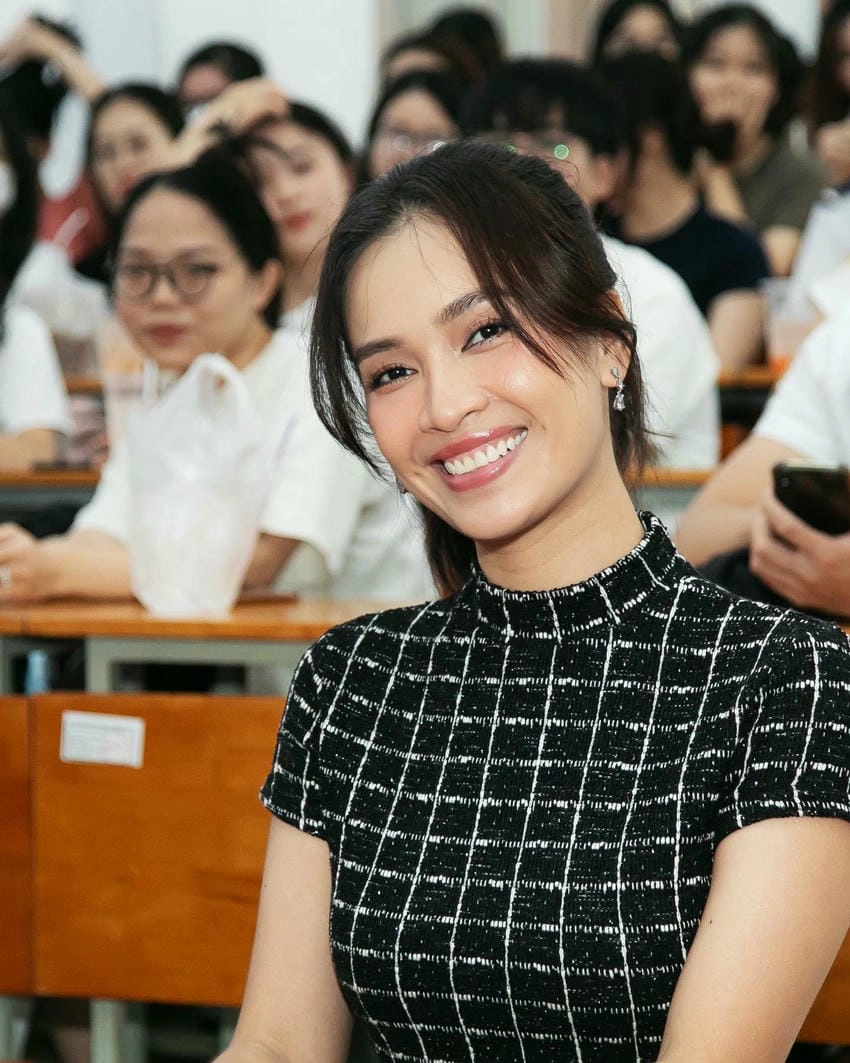 Chị Đẹp Ái Phương, tỏa sáng tại Đạp Gió Rẽ Sóng