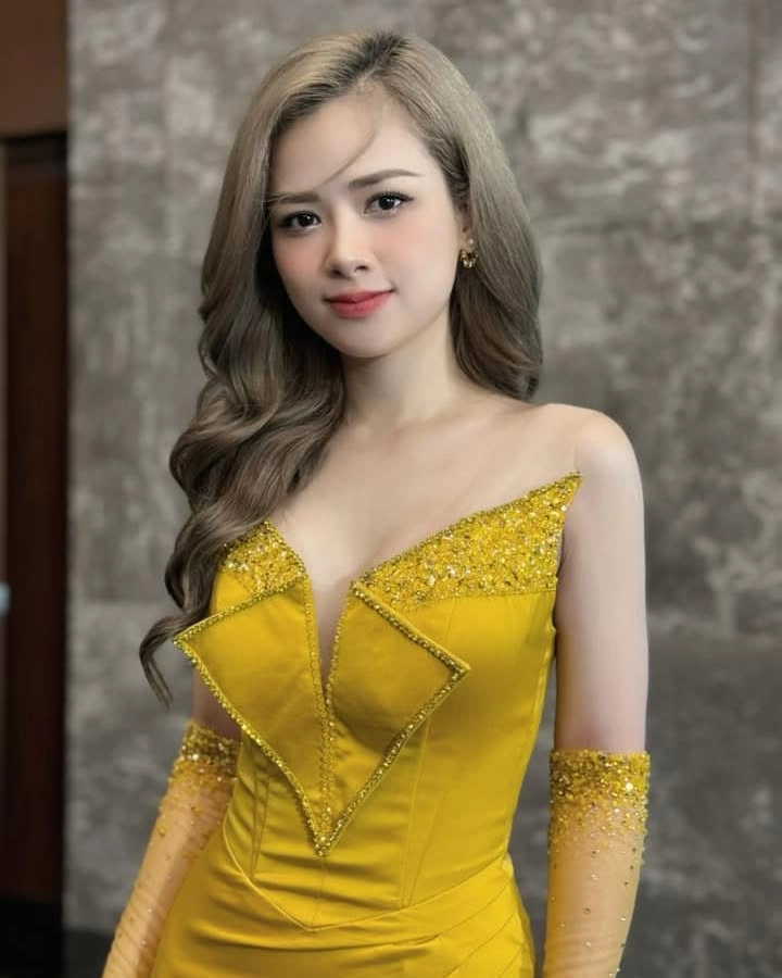 Dương Hoàng Yến dạy thanh nhạc, thủ khoa giảng viên