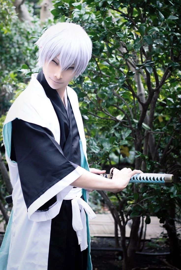 Cosplay Gin Ichimaru thần thái lạnh lùng cuốn hút