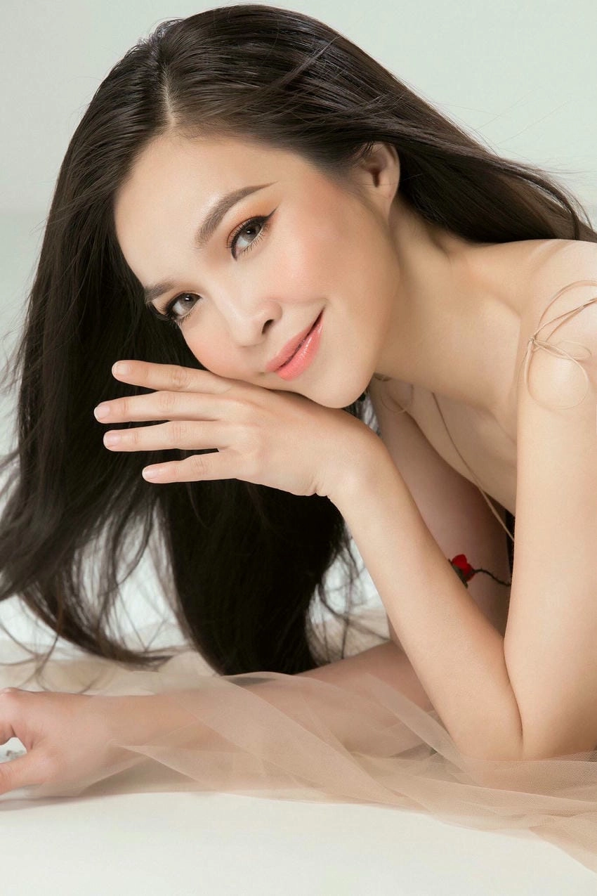 Hiền Thục Hồn quê gợi ký ức quê hương qua giọng hát ngọt