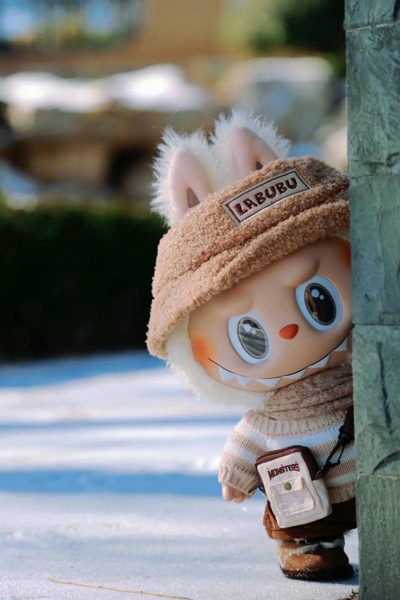 Hình nền Labubu màu trắng thanh thoát