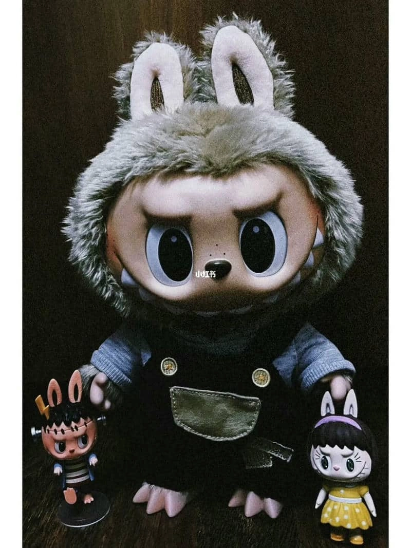 Hình nền Labubu đen huyền bí cá tính