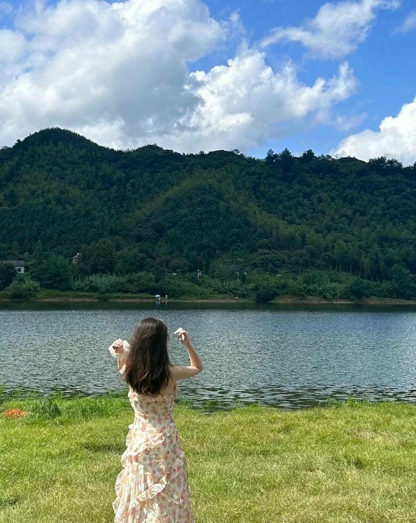 Hình nền ngầu nữ cute dịu dàng mà mạnh mẽ