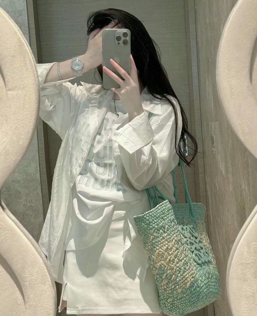 Hình nền đẹp nữ cute nhẹ nhàng và sáng tạo