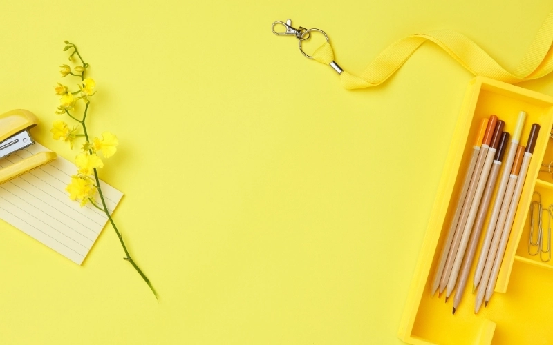 Hình nền máy tính màu vàng làm sáng không gian