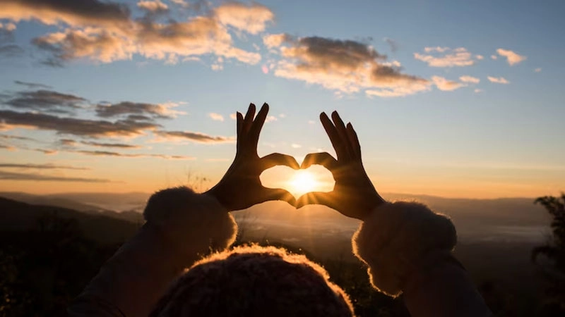 Hình nền Zalo cho cặp đôi lưu giữ khoảnh khắc yêu