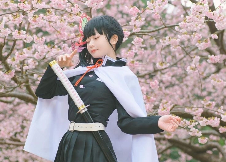 Demon Slayer Kanao Tsuyuri cosplay Kanao với kiếm đẹp