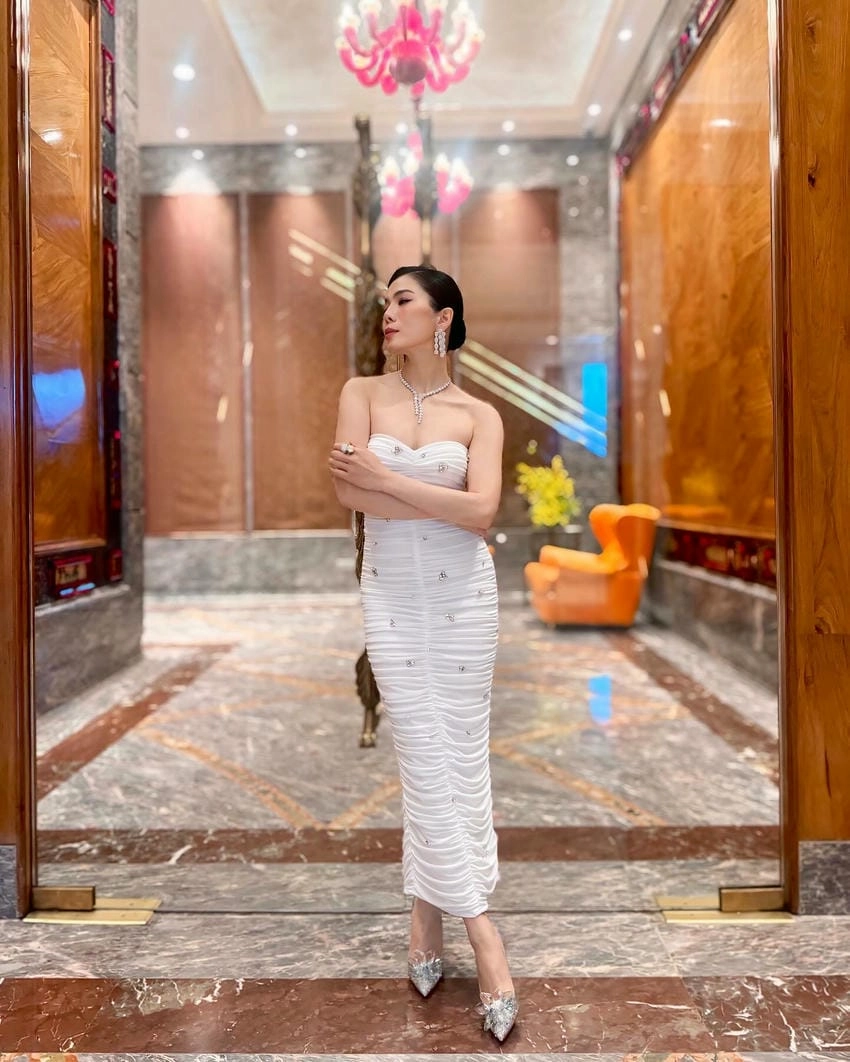 Nhạc bolero Lệ Quyên Ai Khổ Vì Ai nổi bật