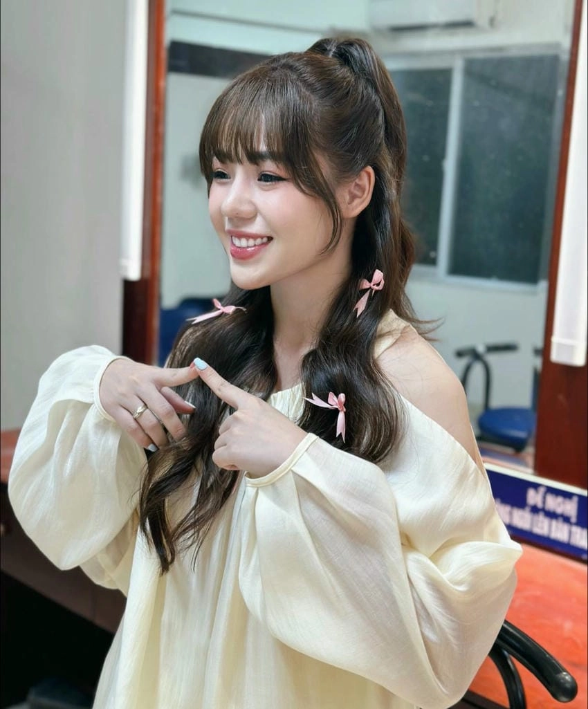 Nguyễn Hương Ly Official, YouTube với 1.56 tỷ lượt xem