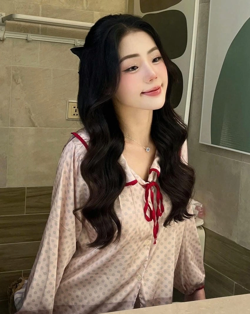 Nguyễn Hương Ly Instagram, phong cách dịu dàng quyến rũ