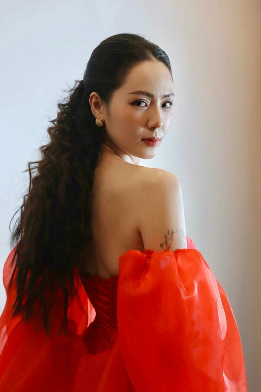Phương Linh ca sĩ với giọng hát mượt mà đầy cảm xúc