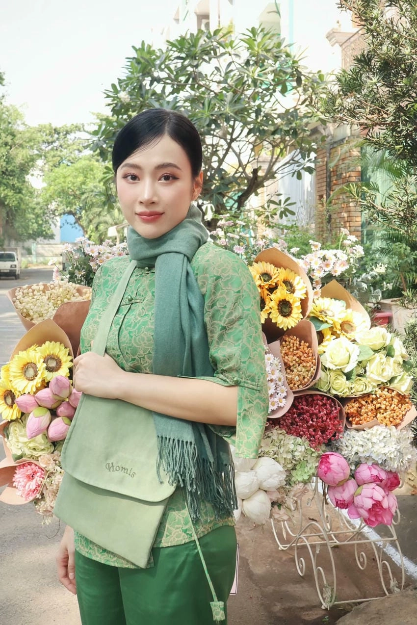 Angela Phương Trinh phim, từ Kính Vạn Hoa đến Hương Ga