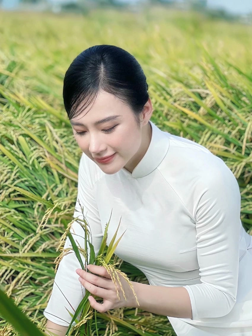 Diễn viên Angela Phương Trinh, tài năng từ tuổi thơ