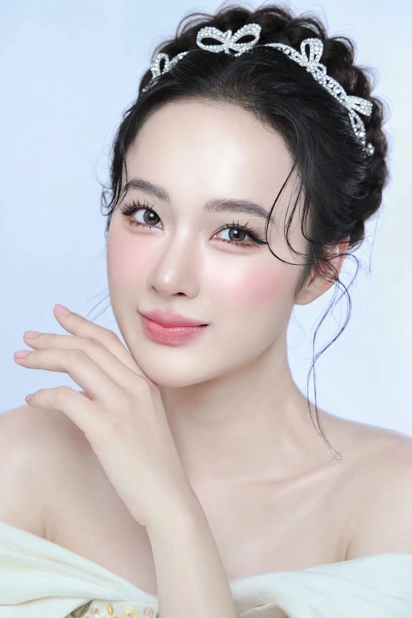 Angela Phương Trinh rực rỡ với hành trình nghệ thuật