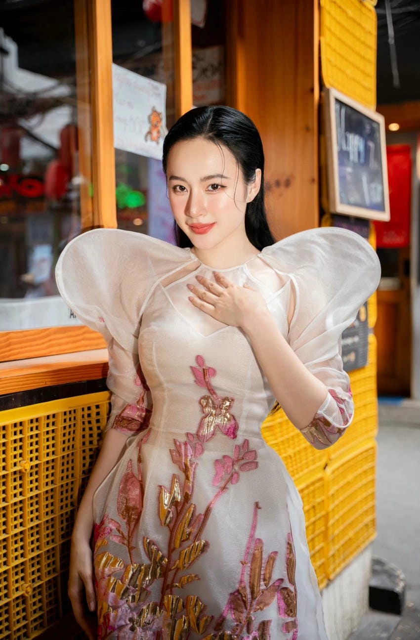 Angela Phương Trinh body, vóc dáng cơ bắp ấn tượng