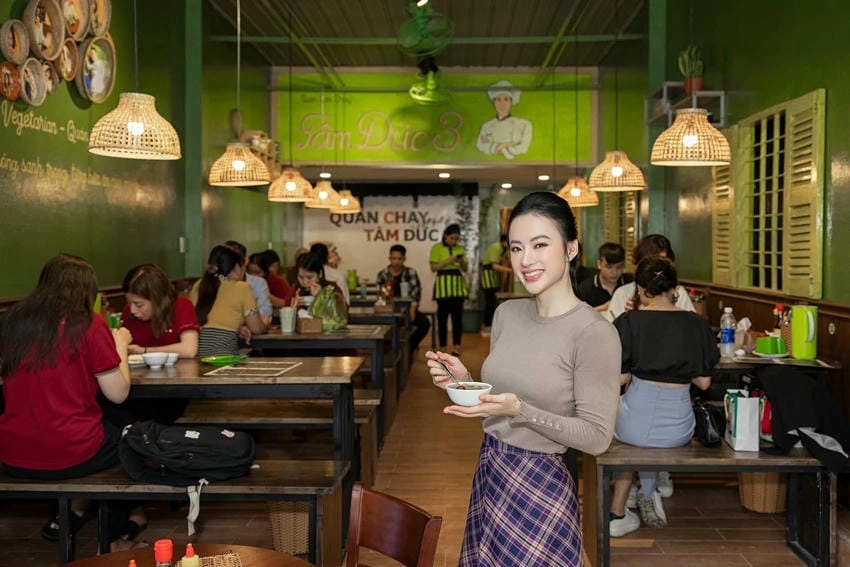 Hình ảnh của Angela Phương Trinh, phong cách đa dạng