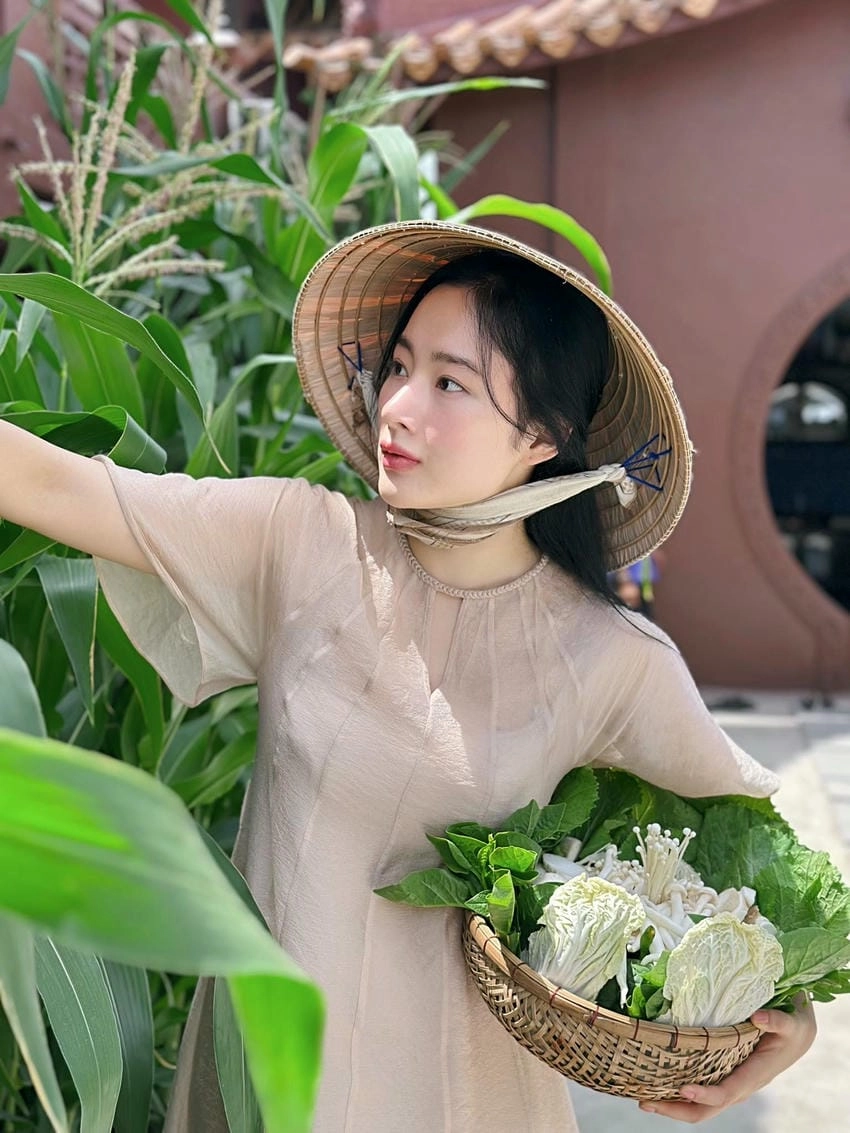 Angela Phương Trinh chiều cao, 1m65 tôn dáng nổi bật