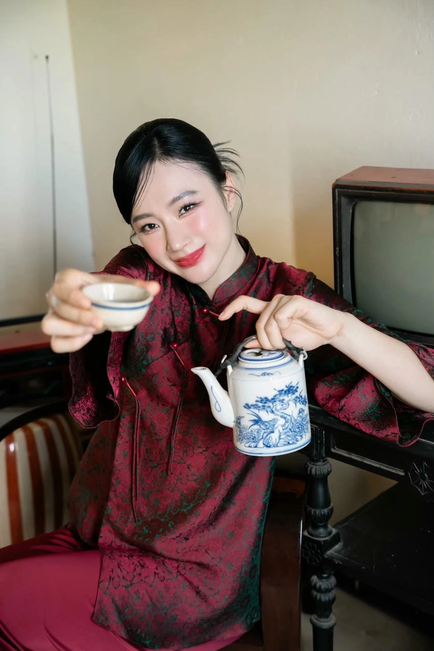 Angela Phương Trinh vòng 3, số đo 100cm từ tập gym