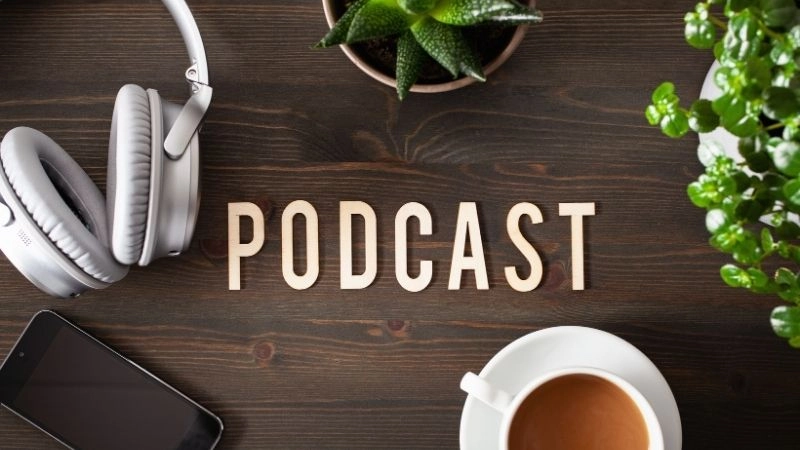Podcast là gì là nội dung âm thanh chia sẻ kiến thức hoặc giải trí