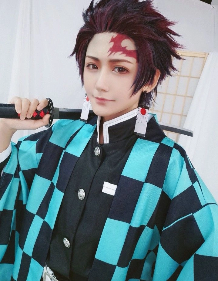 Tanjiro cosplay ngầu Tanjiro với phong cách chiến đấu
