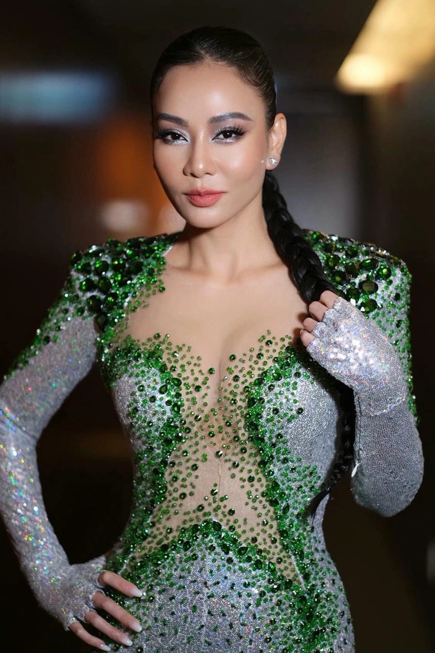 Hot Thu Minh phong cách sexy thương hiệu