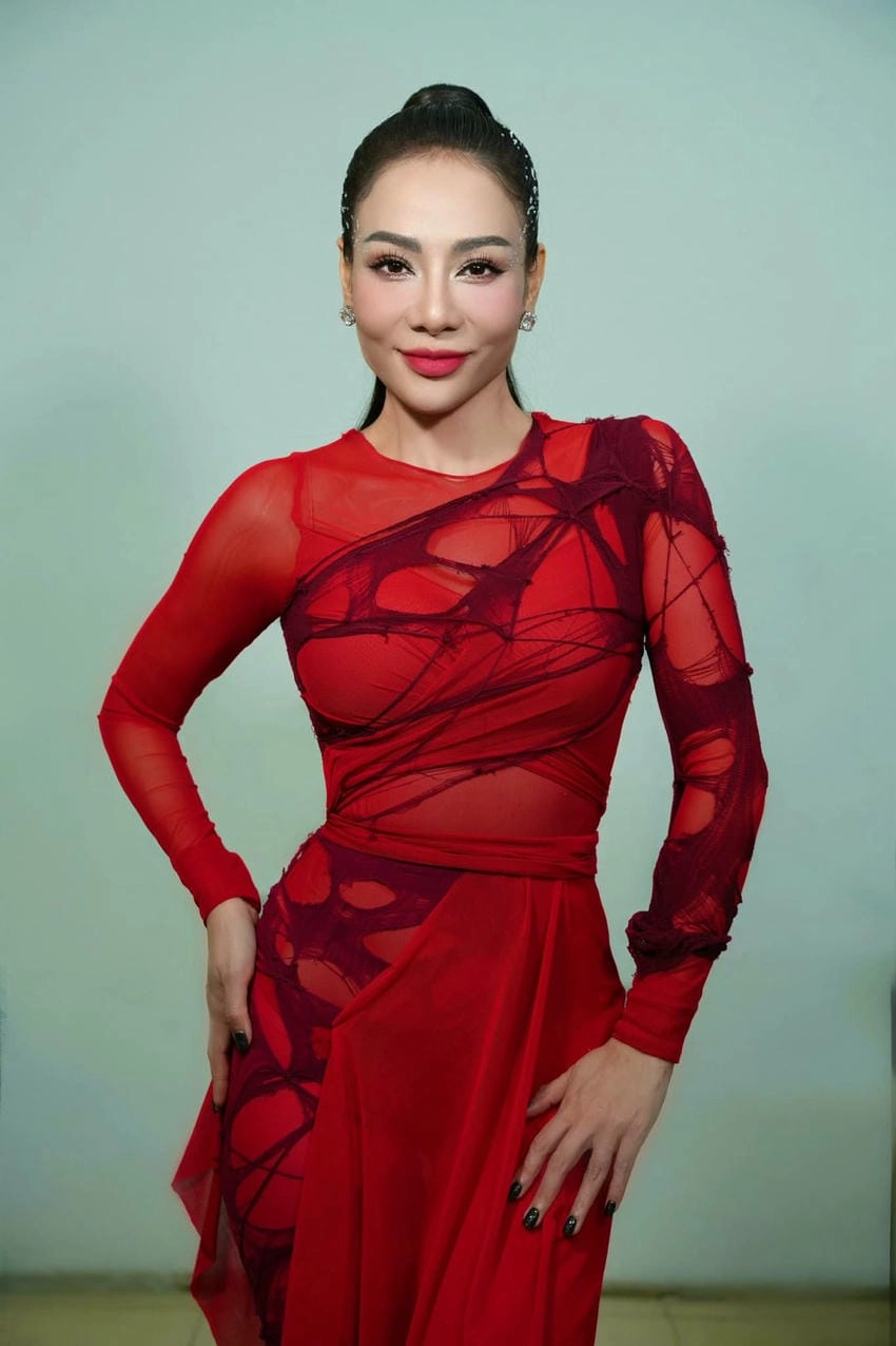 Thu Minh Hot phong cách sexy dẫn đầu