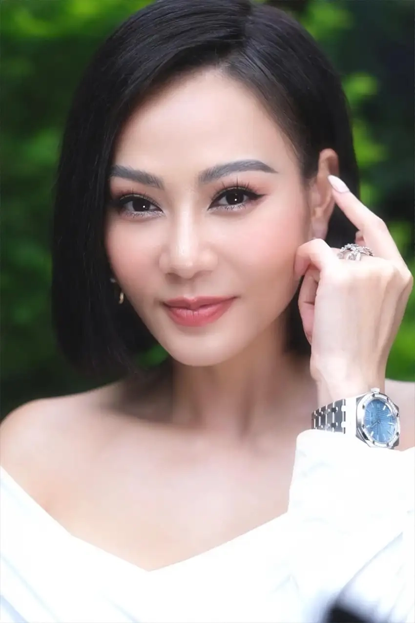 Thu Minh sinh năm 1977 tại TP. HCM