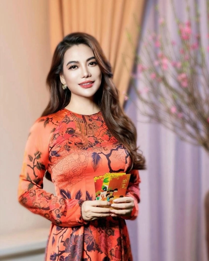 Trương Ngọc Ánh tuổi, 49 tuổi vẫn trẻ trung phong cách