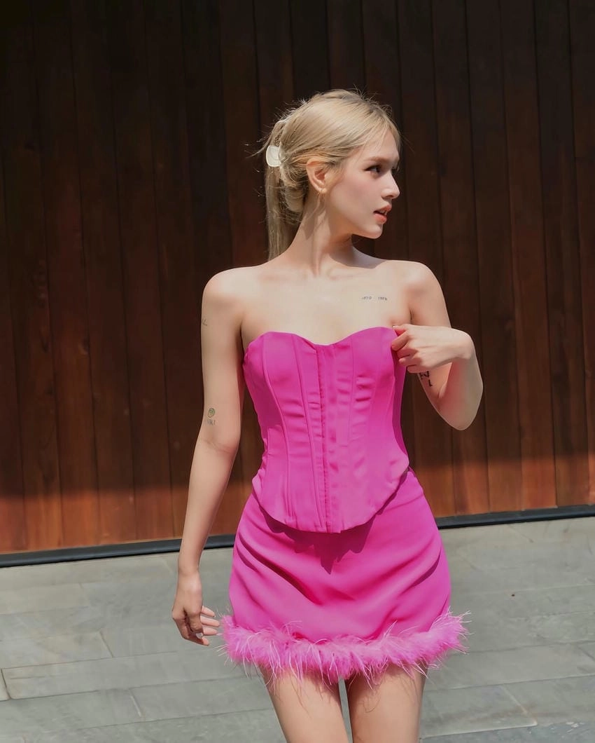 Hình Xoài Non từ street style đến dạ hội