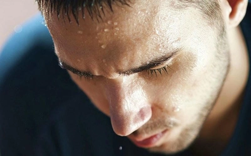 Khám phá ý nghĩa của mồ hôi trán trong nhân tướng học