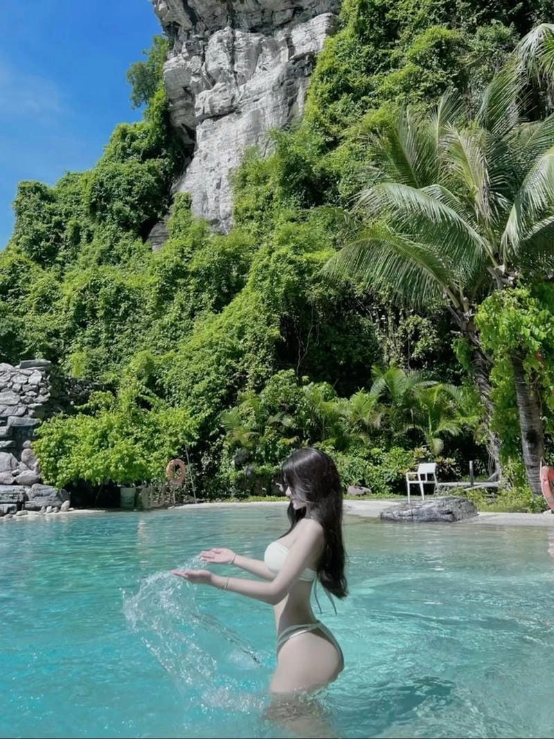 Đắm mình trong ảnh gái mặc bikini đẹp