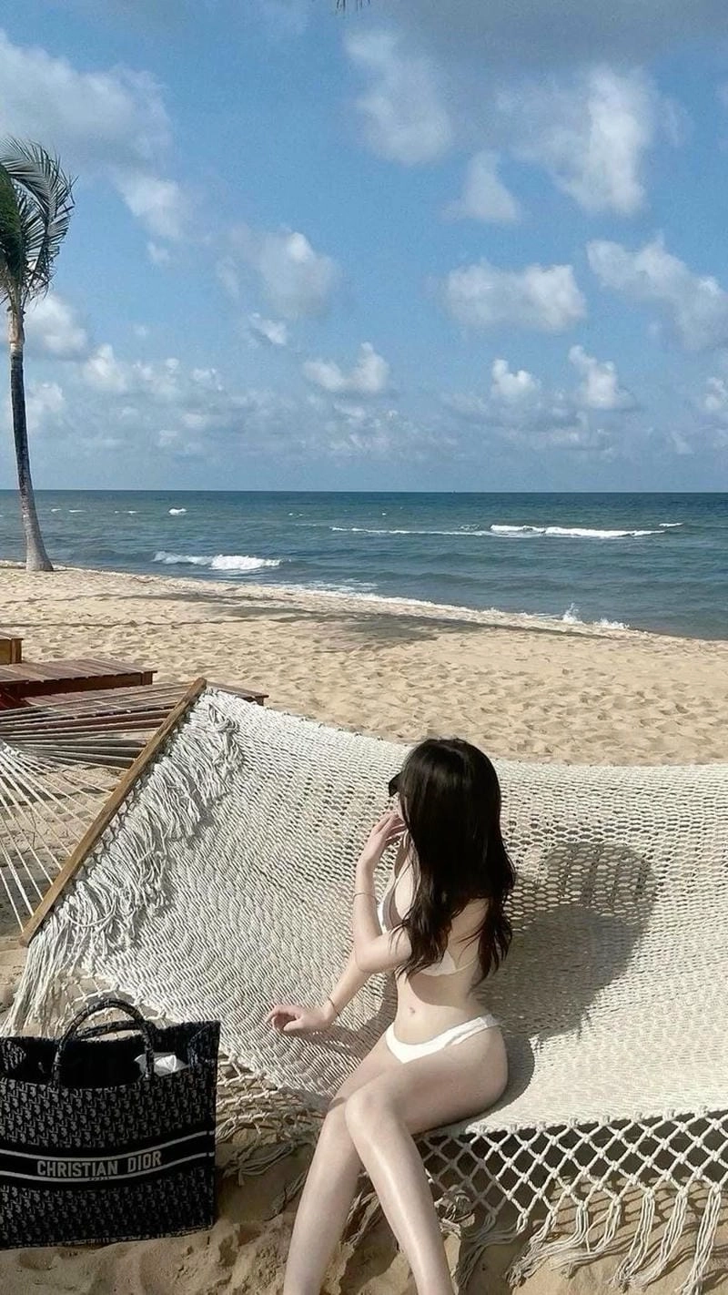 Tìm kiếm ảnh gái xinh mặc đồ bikini
