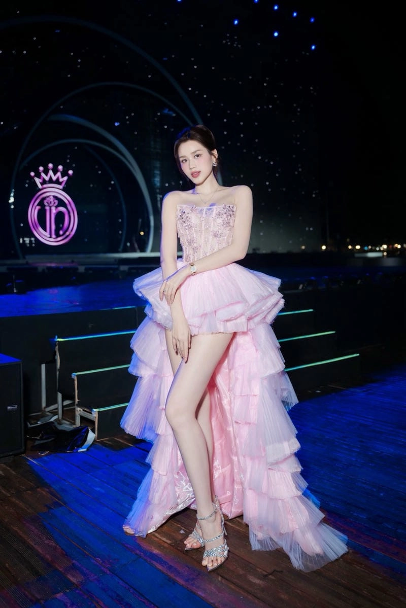 Sưu tầm những khoảnh khắc Đỗ Thị Hà dịu dàng