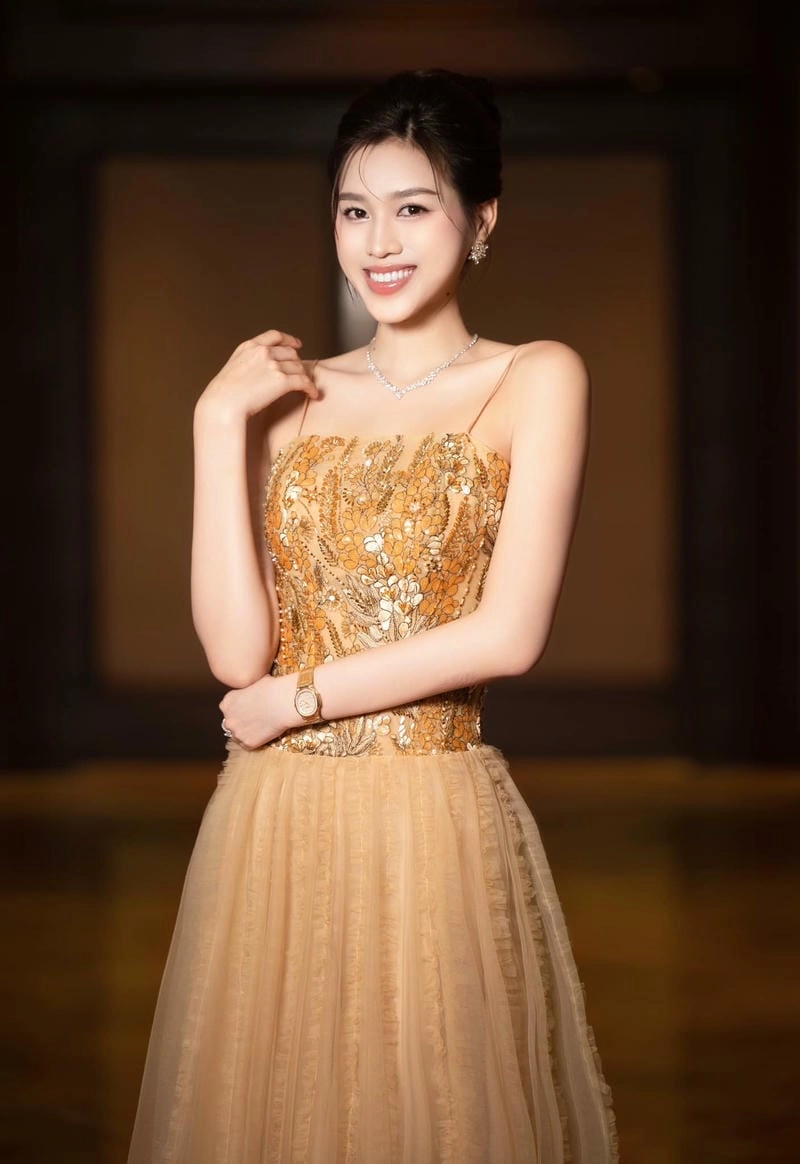 Tìm kiếm Đỗ Thị Hà quyến rũ