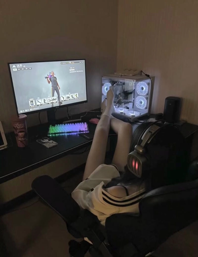 Những gái xinh streamer game
