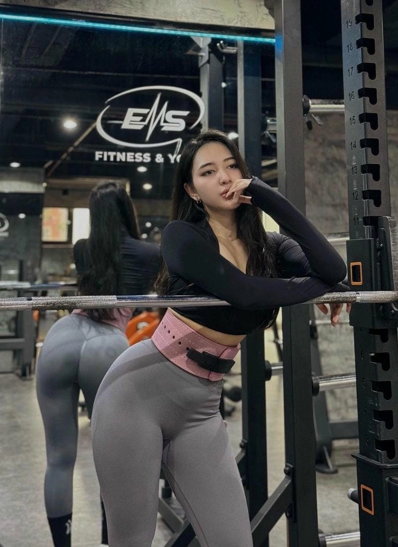 Sưu tầm những hot girl tập gym
