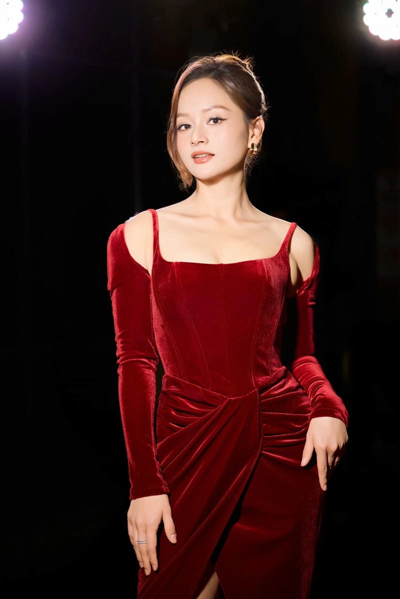 Săn những ảnh mới nhất của Lan Phương nổi tiếng