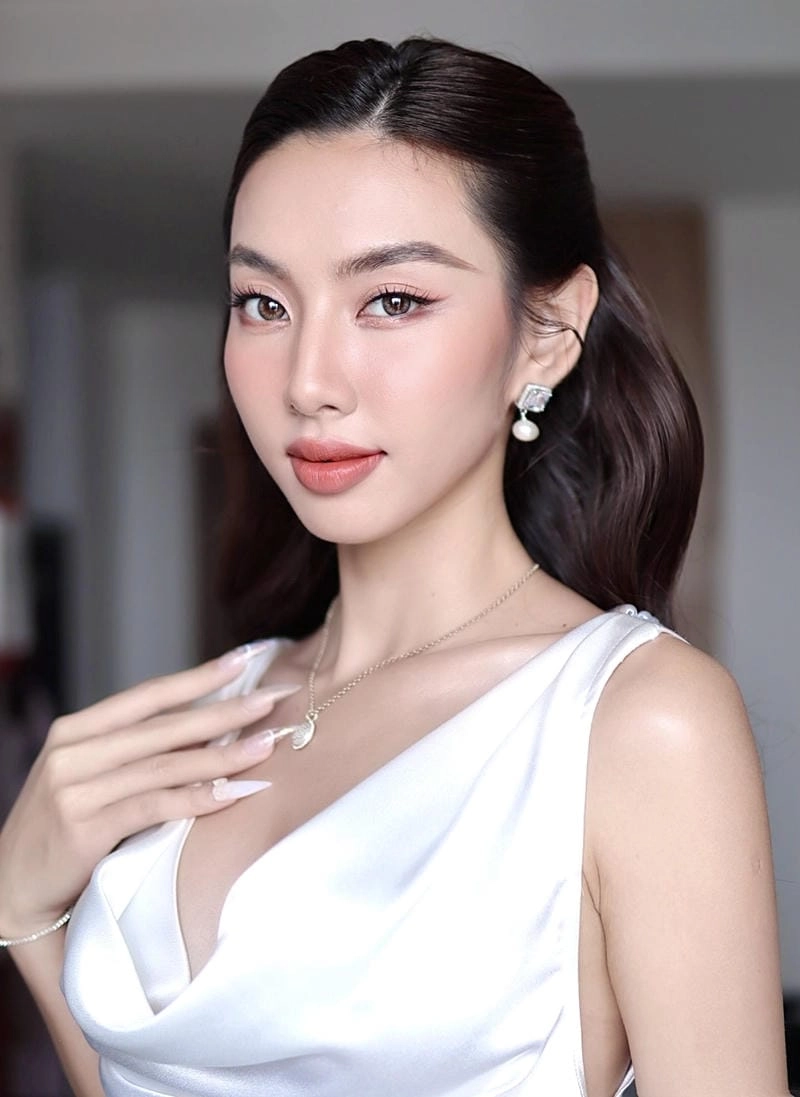 Chiêm ngưỡng vẻ đẹp Thùy Tiên quyến rũ